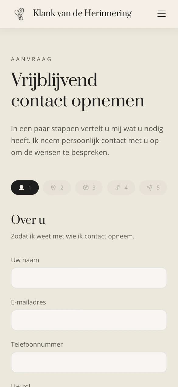 Dezelfde website op mobiel.